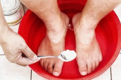 Behandlung vum Pilz vum Daum vum Been